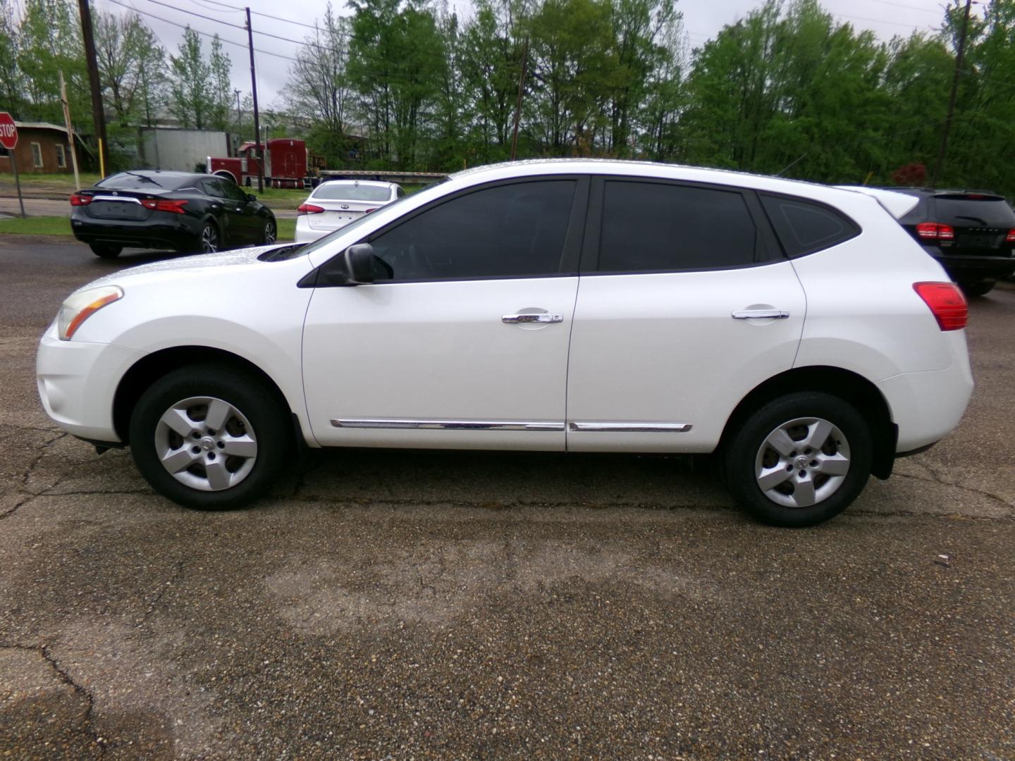 2011 Nissan Rogue S 2WD (JN8AS5MT2BW) with an 2.5L L4 DOHC 16V engine, CVT transmission, located at 401 First NE, Bearden, AR, 71720, (870) 687-3414, 33.726528, -92.611519 - Photo#1